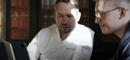 David Gallienne accompagnent les étudiants NEOMA